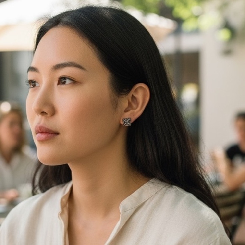 🌿 Vintage-Inspired Silver Stud Earrings – Timeless Elegant Gift